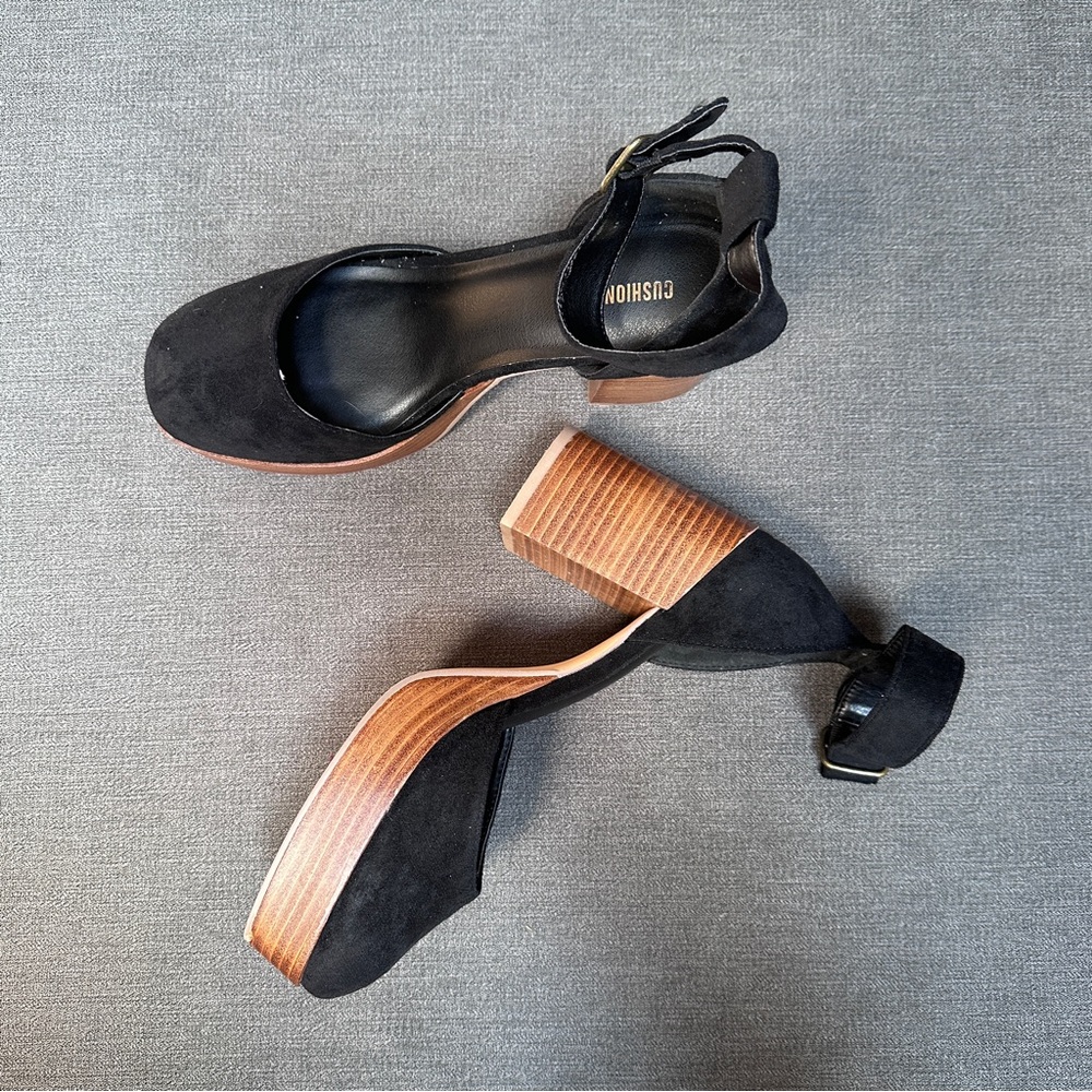 Cushionaire tanner platform sandal
